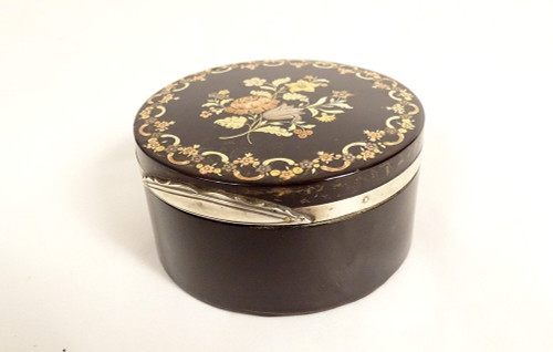 Small Round Box in Gold Stitched Tortoiseshell Bouquet Flowers Garlands 18th Century