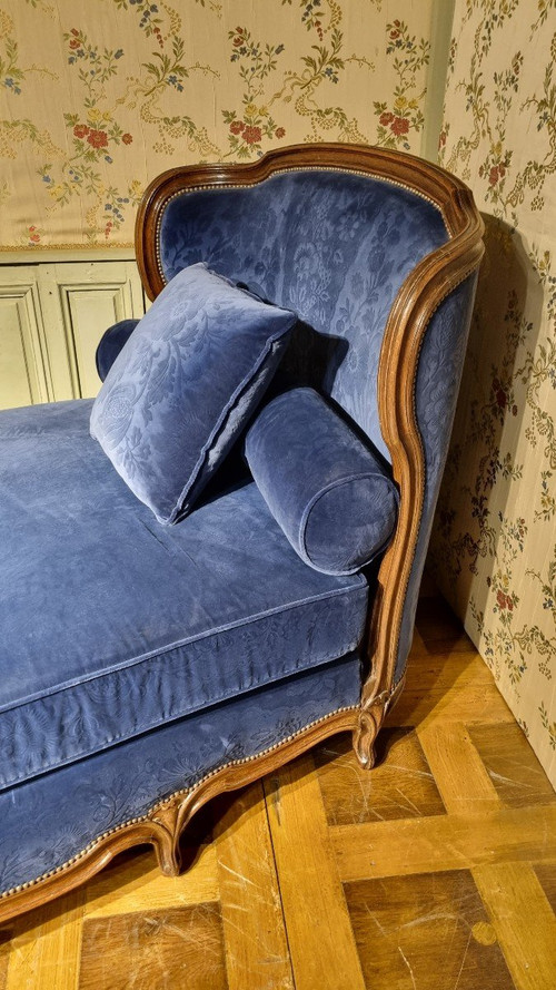 Louis XV Style Alcove Bed And Its Embossed Velvet. Mid-19th century.