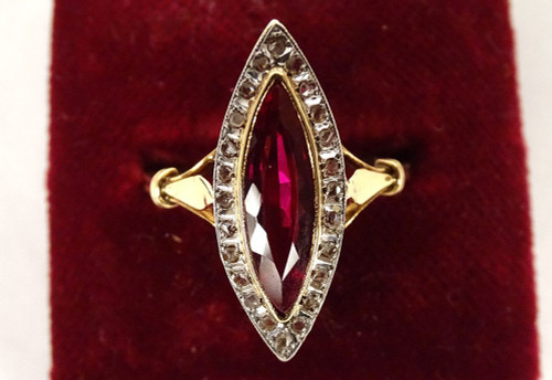 Marquise-Ring, 18 Karat Massivgold, Rubin, kleine rosa Diamanten, PB 2,94 g, 20. Jahrhundert