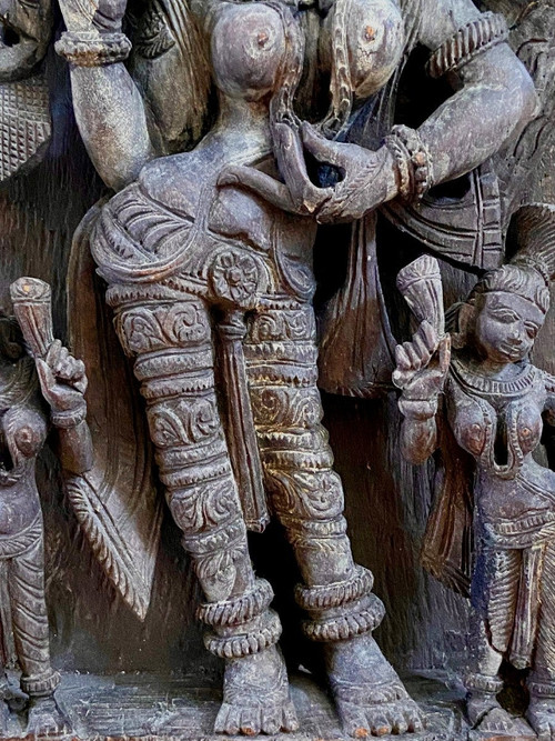 Inde, XIXème Siècle, Grand Panneau De Char Riche Décor Déesse Sarasvati.