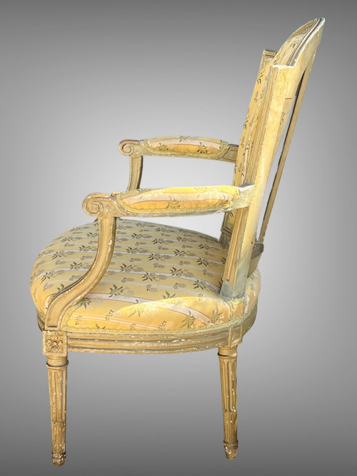 LOUIS XVI CABRIOLET ARMCHAIR FROM THE 18TH PERIOD IN LACQUERED WOOD WITH BEAUTIFUL TAPESTRY