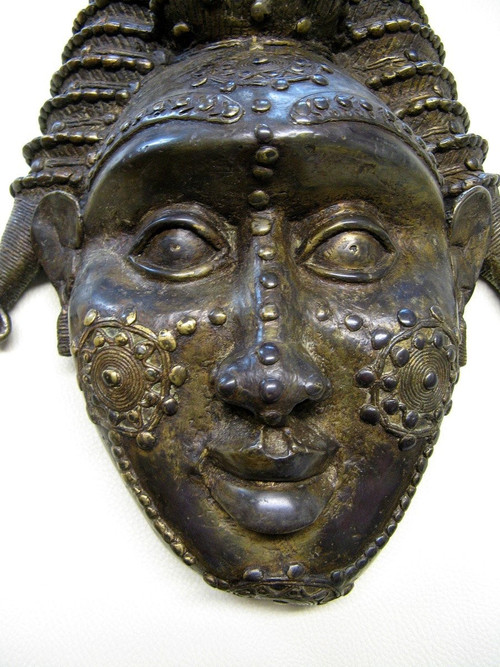 Masque En Bronze. Art Primitif Africain. Bénin.