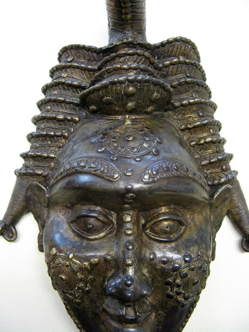 Masque En Bronze. Art Primitif Africain. Bénin.