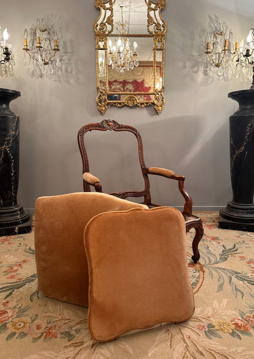 Important Armchair With Walnut Frame, Regency Period Circa 1720