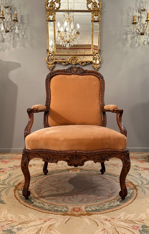 Important Armchair With Walnut Frame, Regency Period Circa 1720