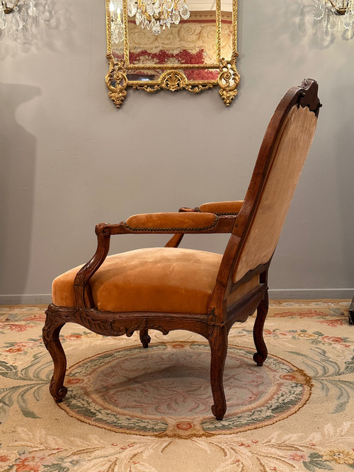 Important Armchair With Walnut Frame, Regency Period Circa 1720