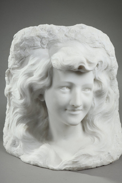 Busto di giovane donna in marmo di Carrara, XIX secolo