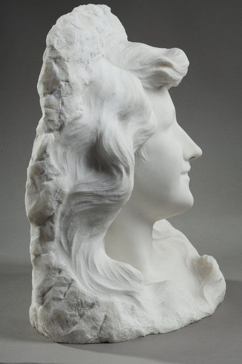 Busto di giovane donna in marmo di Carrara, XIX secolo