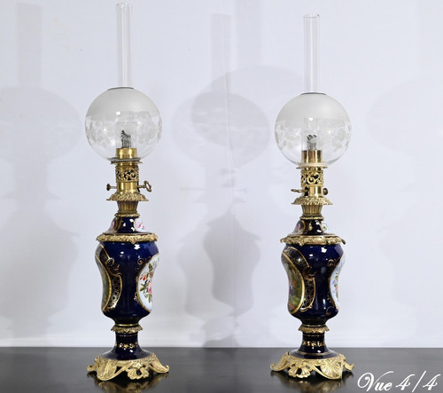 Pair of Oil Lamps in Sèvre Porcelain and Bronze, Napoleon III Period – Mid-19th Century