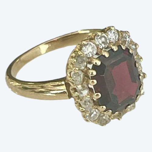 Bague Pompadour En Or , Ornée d'Un Grenat Et De Diamants