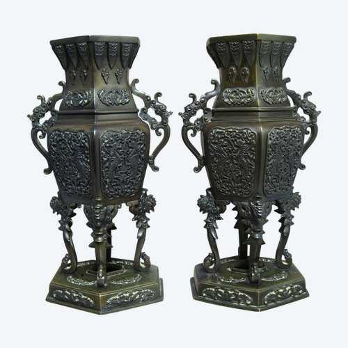 Paire De Vases En Bronze. Chine – Fin XIXe.