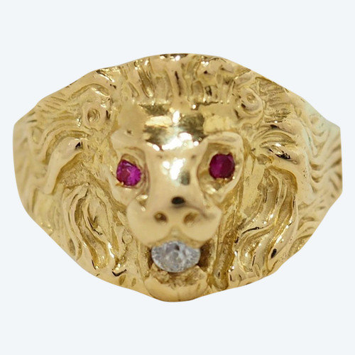 Anello con sigillo del Leone in oro giallo, rubino e diamante