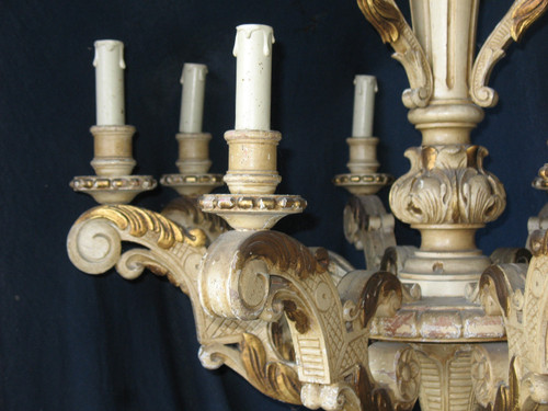 Large Louis XIV style carved wood chandelier with 8 arms of light, 19th century