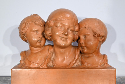 Group in Patinated Terracotta, “Mother and her children”, signed P. Dumont, Art Deco – 1920