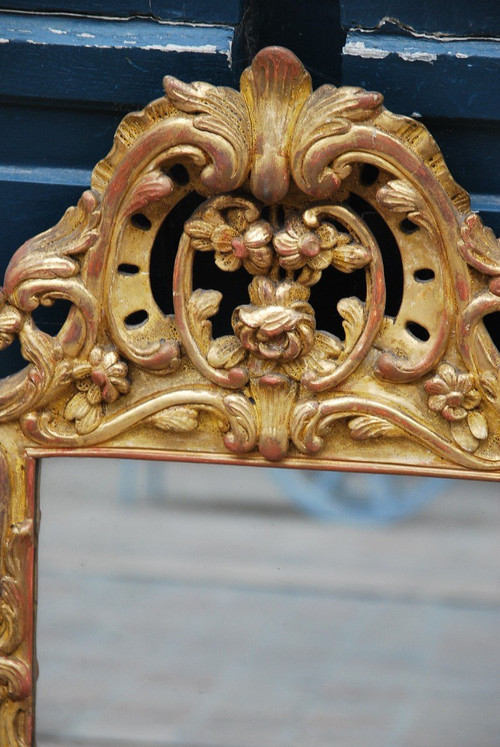 Louis XV period Carved And Gilded Wood Mirror 18th century