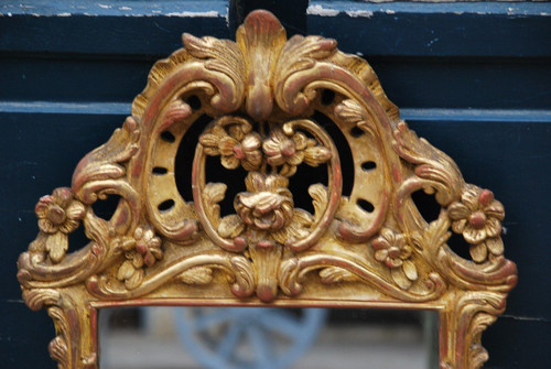 Louis XV period Carved And Gilded Wood Mirror 18th century