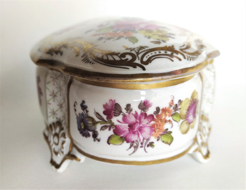 German Schney porcelain box Hand painted  20th c