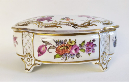 German Schney porcelain box Hand painted  20th c