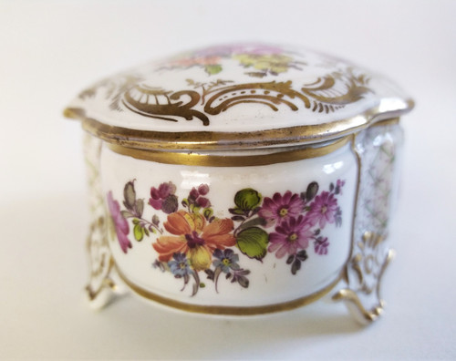 German Schney porcelain box Hand painted  20th c