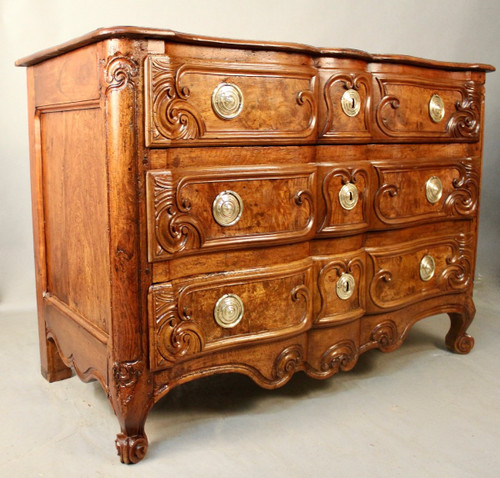 18th century Bressane crossbow chest of drawers