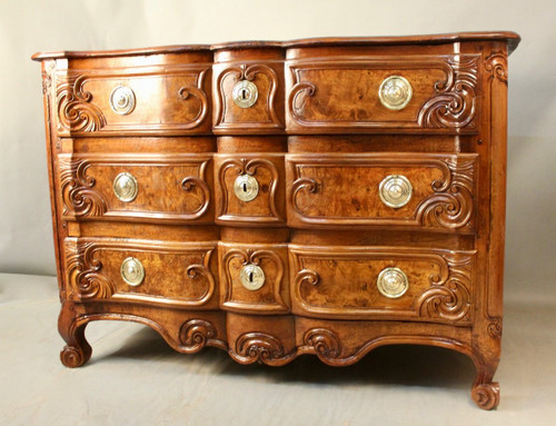 18th century Bressane crossbow chest of drawers