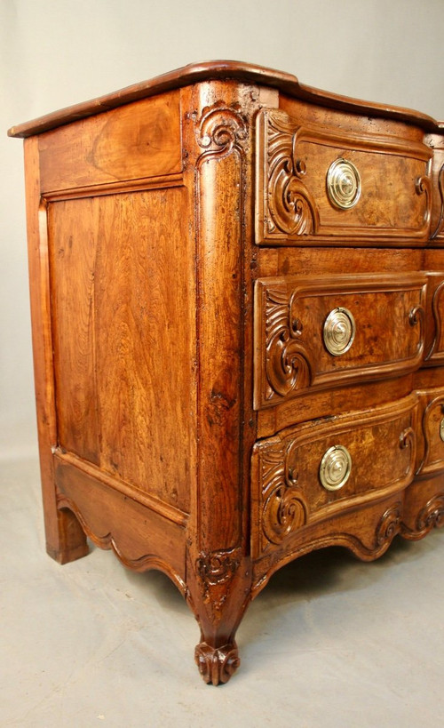 18th century Bressane crossbow chest of drawers