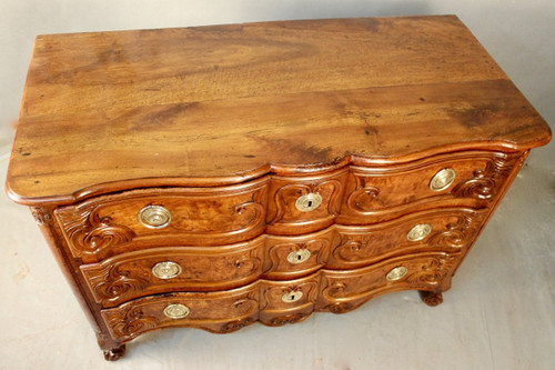 18th century Bressane crossbow chest of drawers