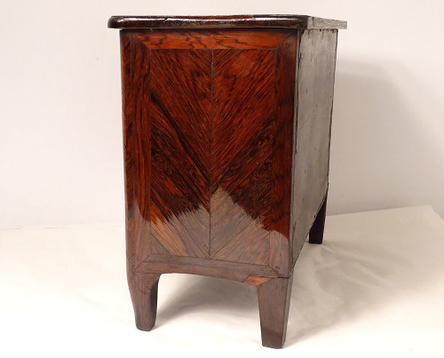 Petite Commode Maîtrise Régence Marqueterie Bois Violette Estampillée 18è