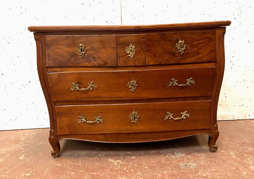 Commode Louis XV galbée en noyer massif Epoque XVIII siècle