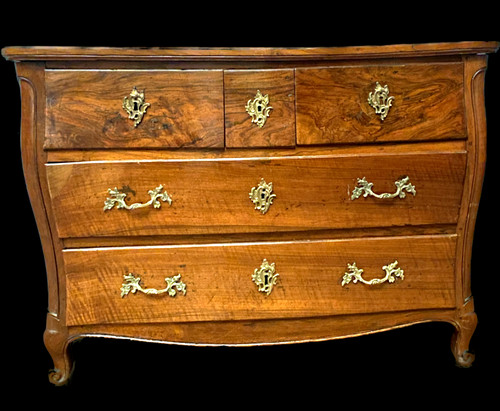 Commode Louis XV galbée en noyer massif Epoque XVIII siècle