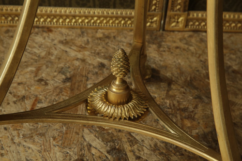 Tripod pedestal table in chased and gilded bronze, 20th century neoclassical work.