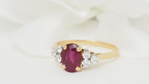 Bague en or jaune rubis et diamants