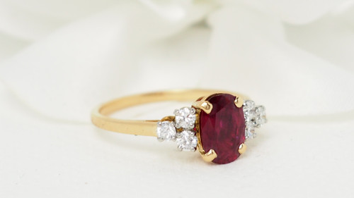 Bague en or jaune rubis et diamants