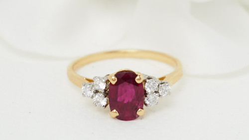 Bague en or jaune rubis et diamants