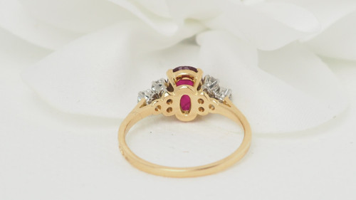 Bague en or jaune rubis et diamants