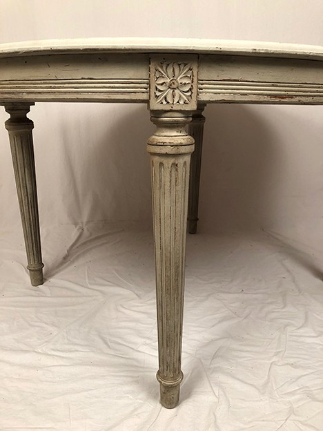 Oval-shaped dining table in gray lacquered wood in Louis XVI style, circa 1900