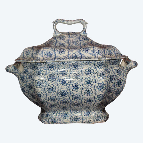 Fine earthenware soup tureen from Bordeaux, tapestry decor, 19th century Jules Vieillard