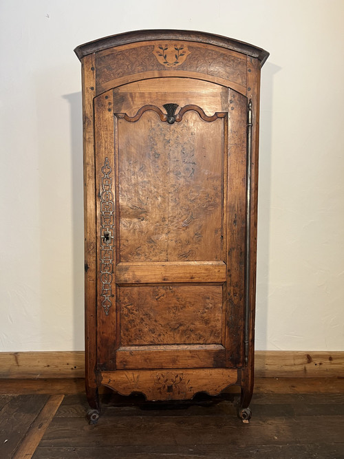 Armoire 1700 en noyer et bruyère