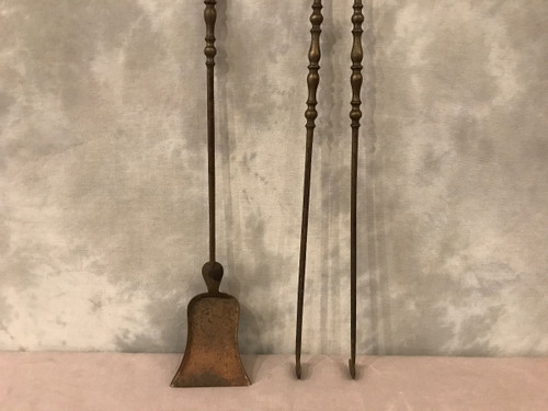 Set of a shovel and tongs in iron and gilded bronze from the 19th century in Louis XVI style