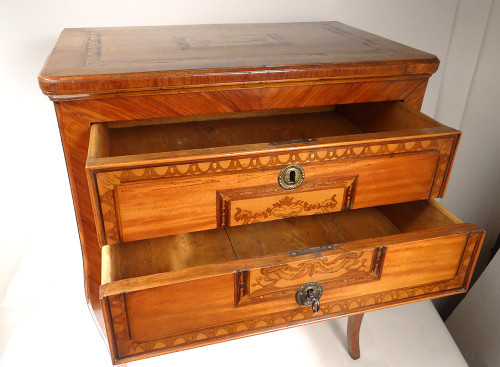 Small Italian Commode Marquetry Rose Wood Phoenix Birds 18th Century