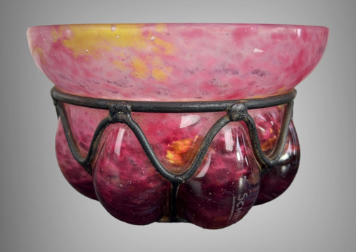 SCHNEIDER CUP IN PINK AND PARMA OPALESCENT GLASS / WROUGHT IRON FRAME