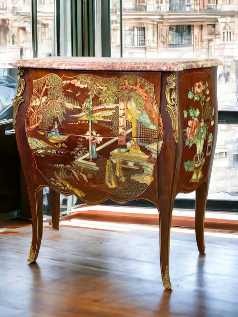 CURVED COROMANDEL LACQUER CHEST DECORATED WITH GILT BRONZE LOUIS XV STYLE