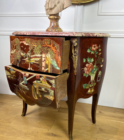 CURVED COROMANDEL LACQUER CHEST DECORATED WITH GILT BRONZE LOUIS XV STYLE