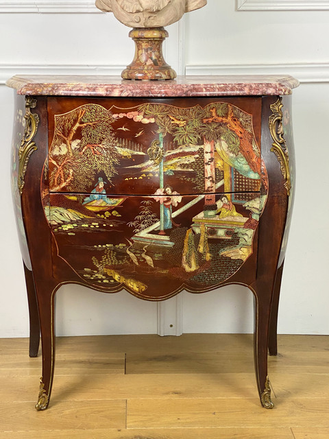 CURVED COROMANDEL LACQUER CHEST DECORATED WITH GILT BRONZE LOUIS XV STYLE