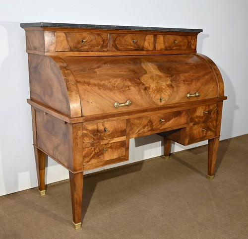 Important Property Cylinder Desk in Walnut, Directoire Period – Early 19th Century