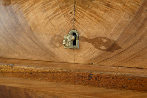 Important Property Cylinder Desk in Walnut, Directoire Period – Early 19th Century