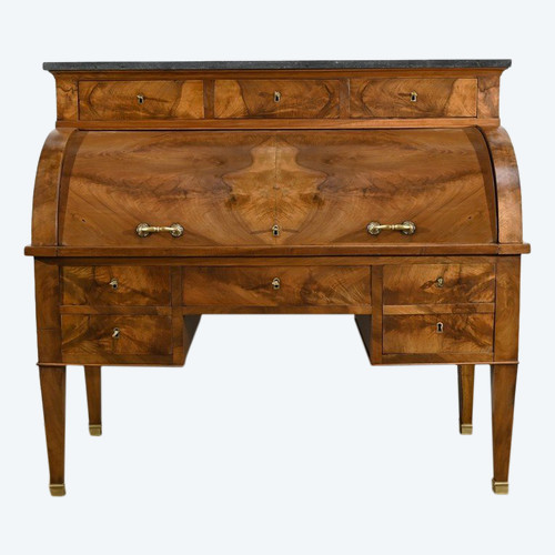 Important Property Cylinder Desk in Walnut, Directoire Period – Early 19th Century