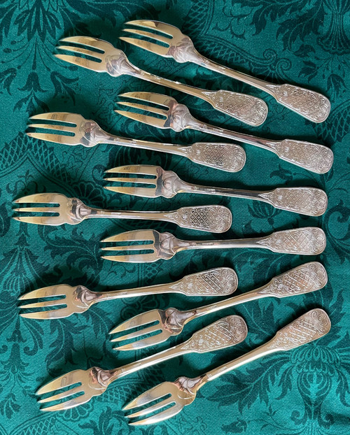 11 cake forks.