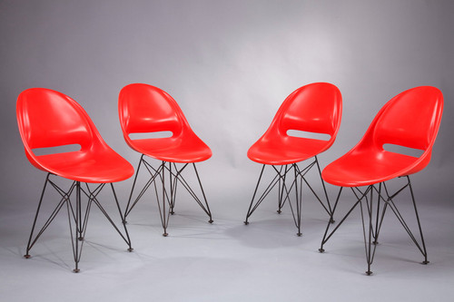 Set di quattro sedie con basi nello stile di Charles Eames