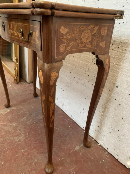 Table a jeu de style Louis XV en marqueterie Hollandaise XIX siècle Console